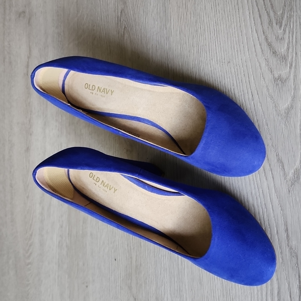 Old Navy Blue Suede Heel Shoe. Size 9